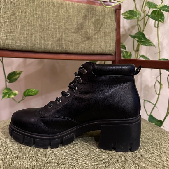 Black lace-up combat booties - Picture 3 of 5